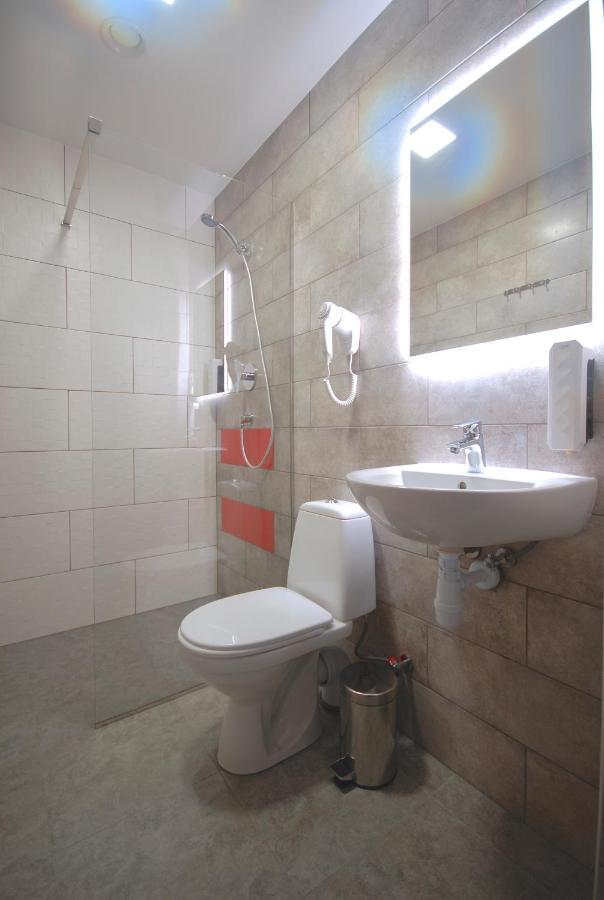 Cubby Hotel Lviv Extérieur photo