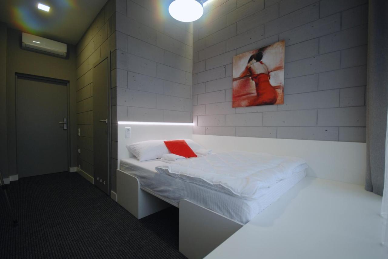 Cubby Hotel Lviv Extérieur photo
