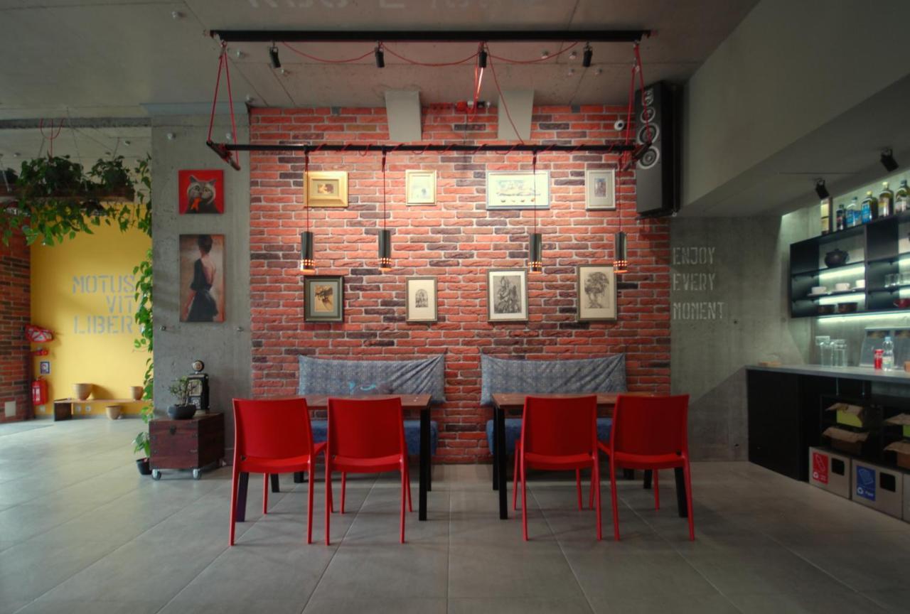 Cubby Hotel Lviv Extérieur photo