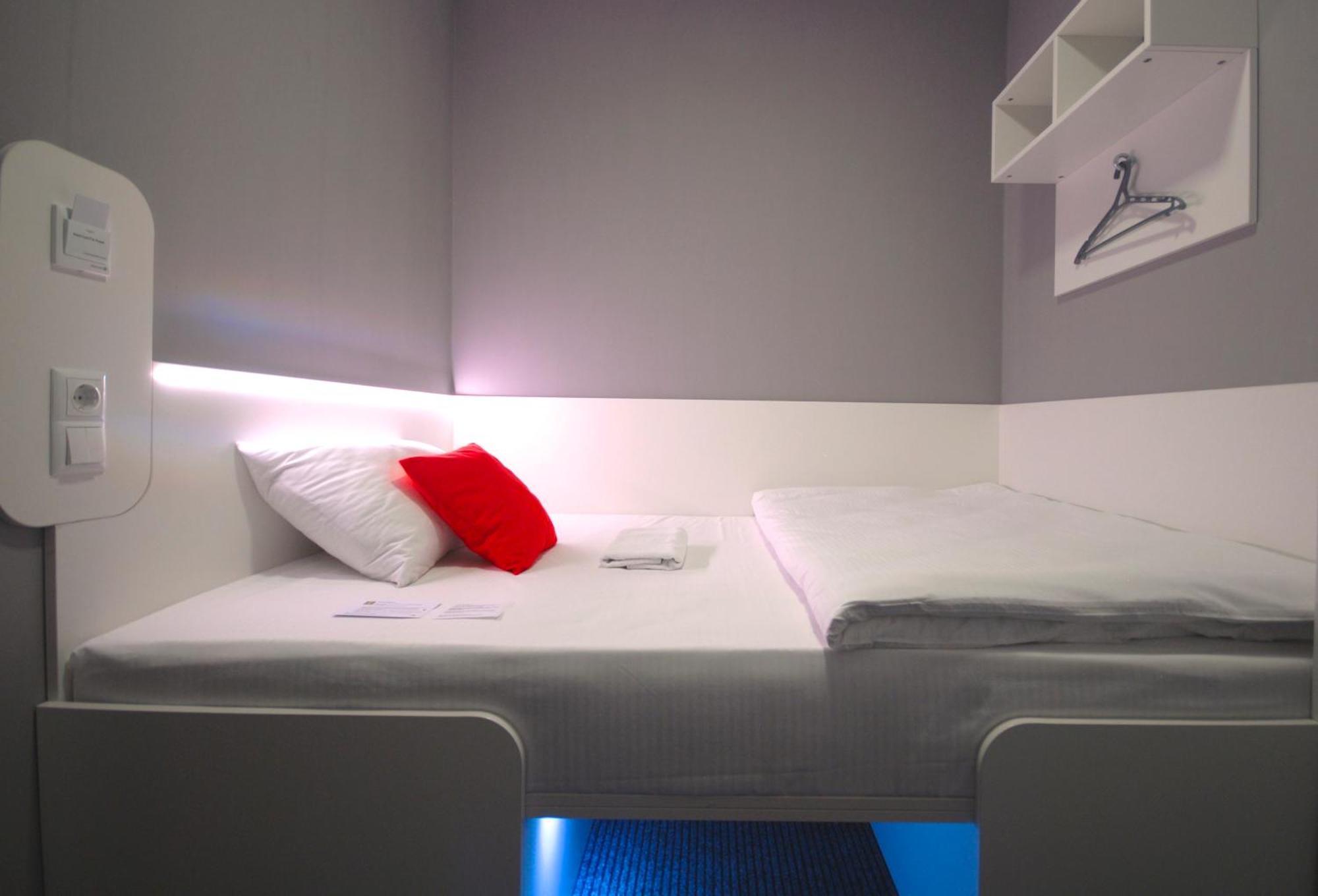 Cubby Hotel Lviv Extérieur photo